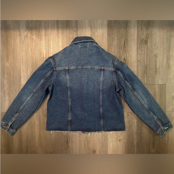 NWOT CALVIN KLINE DISTRESSED HEM CROPPED JEAN JACKET. - Picture 3 of 7